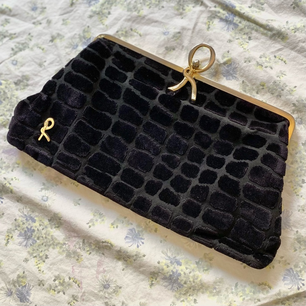 Vintage Roberta Di Camerino Black Velvet Pattern Clutch with gold kisslock